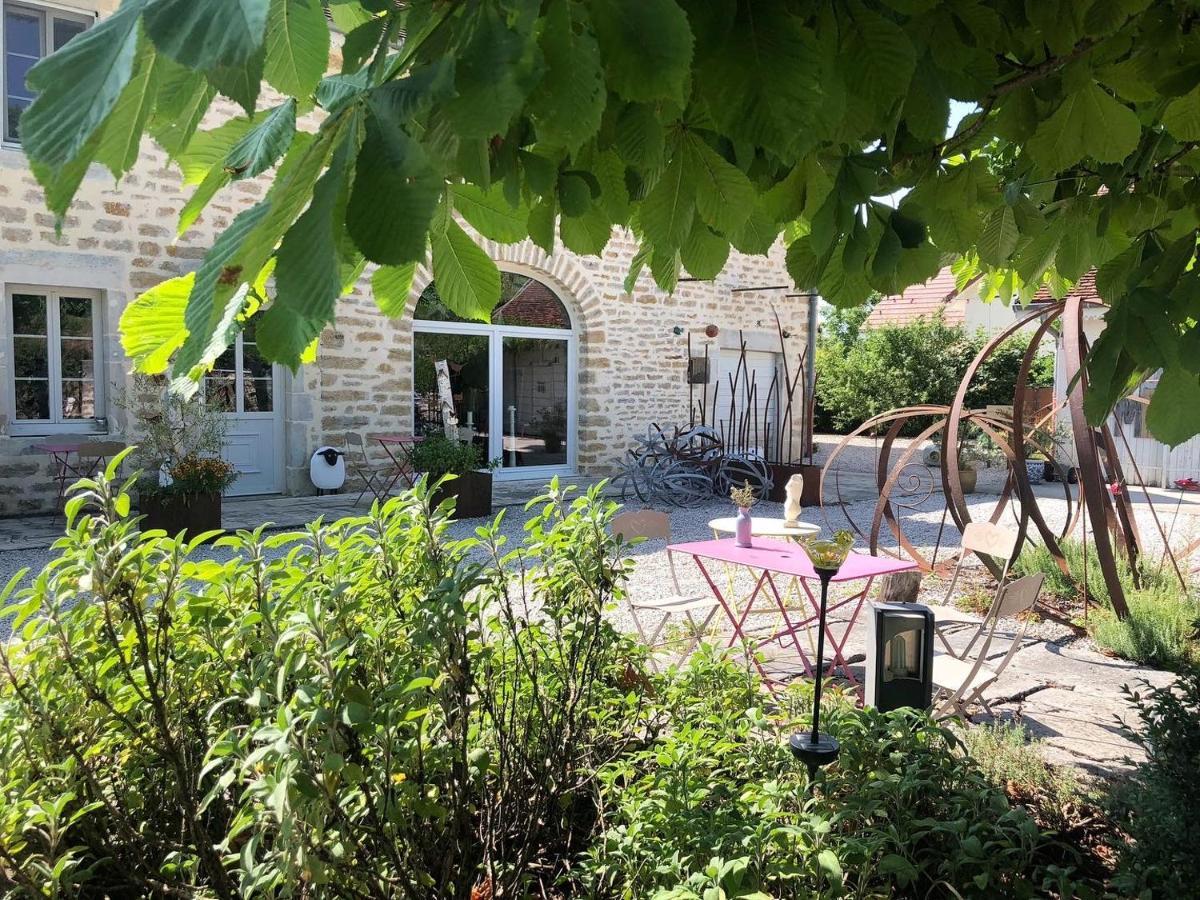 L'Entre-Coeur Bed & Breakfast Menetru-le-Vignoble Exterior photo